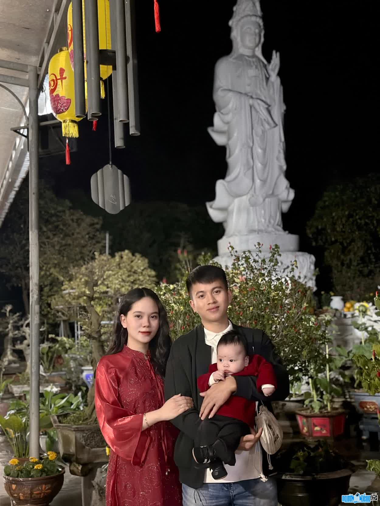 Hình ảnh gia đình hạp phúc của cầu thủ Thái Bá Sang