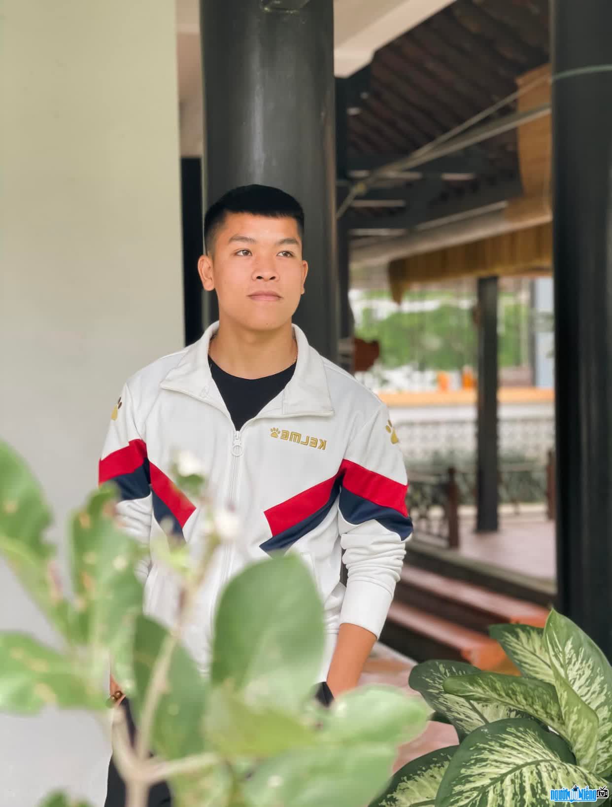 Hình ảnh Nguyễn Hữu Thắng điển trai ngoài đời thường