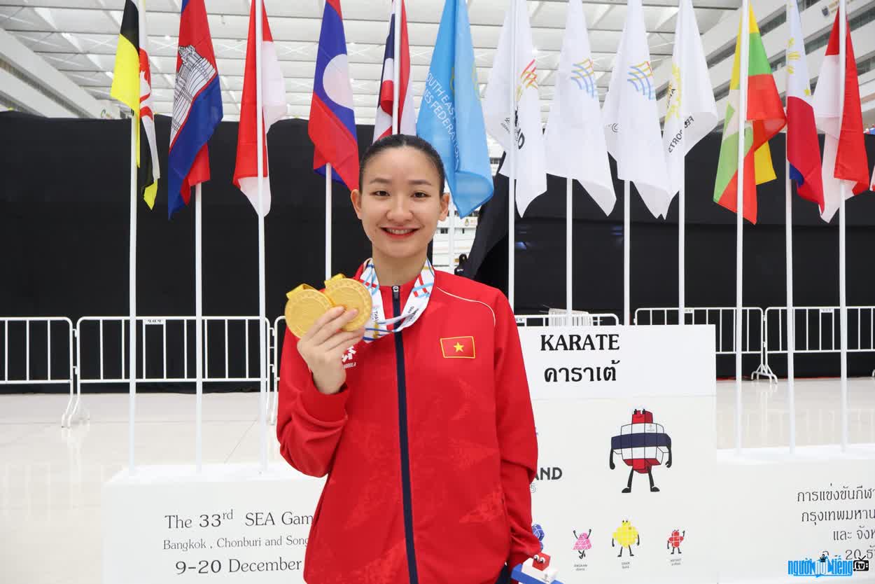 Image of Hoang Thi My Tam winning a gold medal at seagame 33