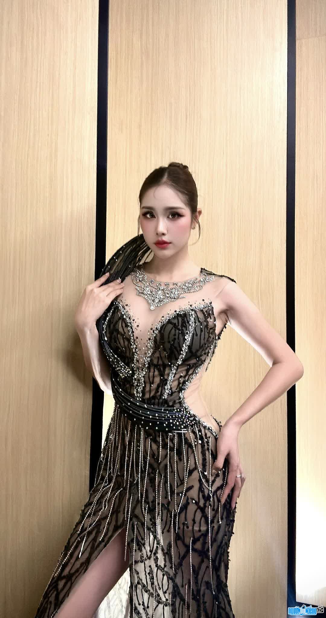 Latest images of Hoang Hanh