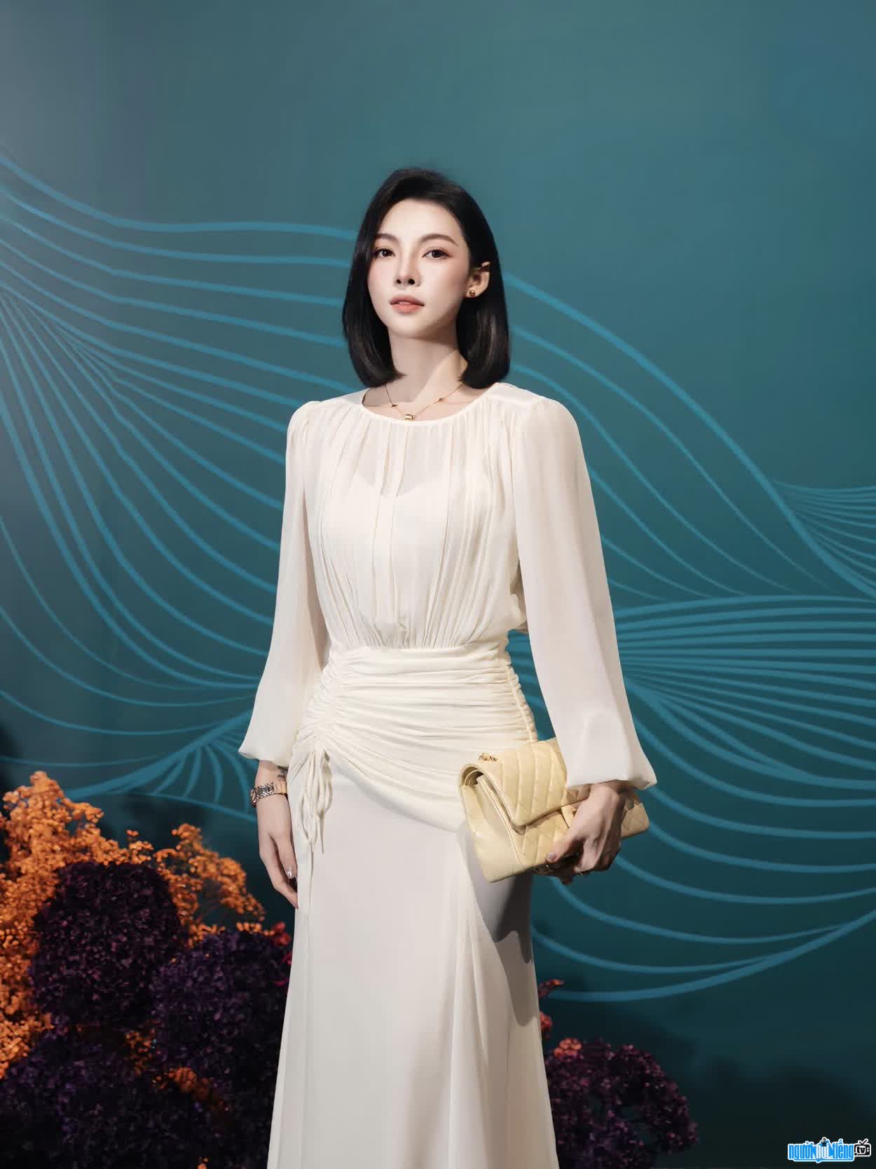 Latest images of Ngo Tieu Trinh