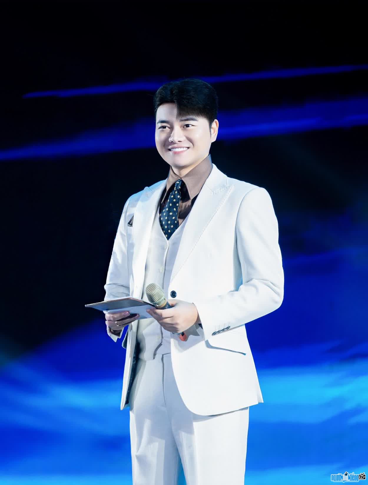 Image of MC Nguyen The Duc always devoted to passion