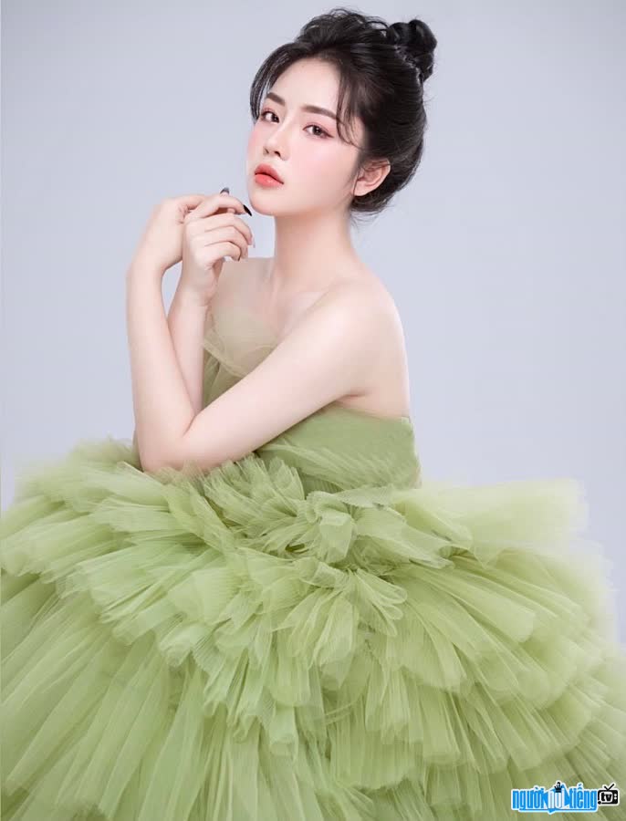 Hot girl Chu Hồng Nghi là bạn gái của cầu thủ Quốc Việt