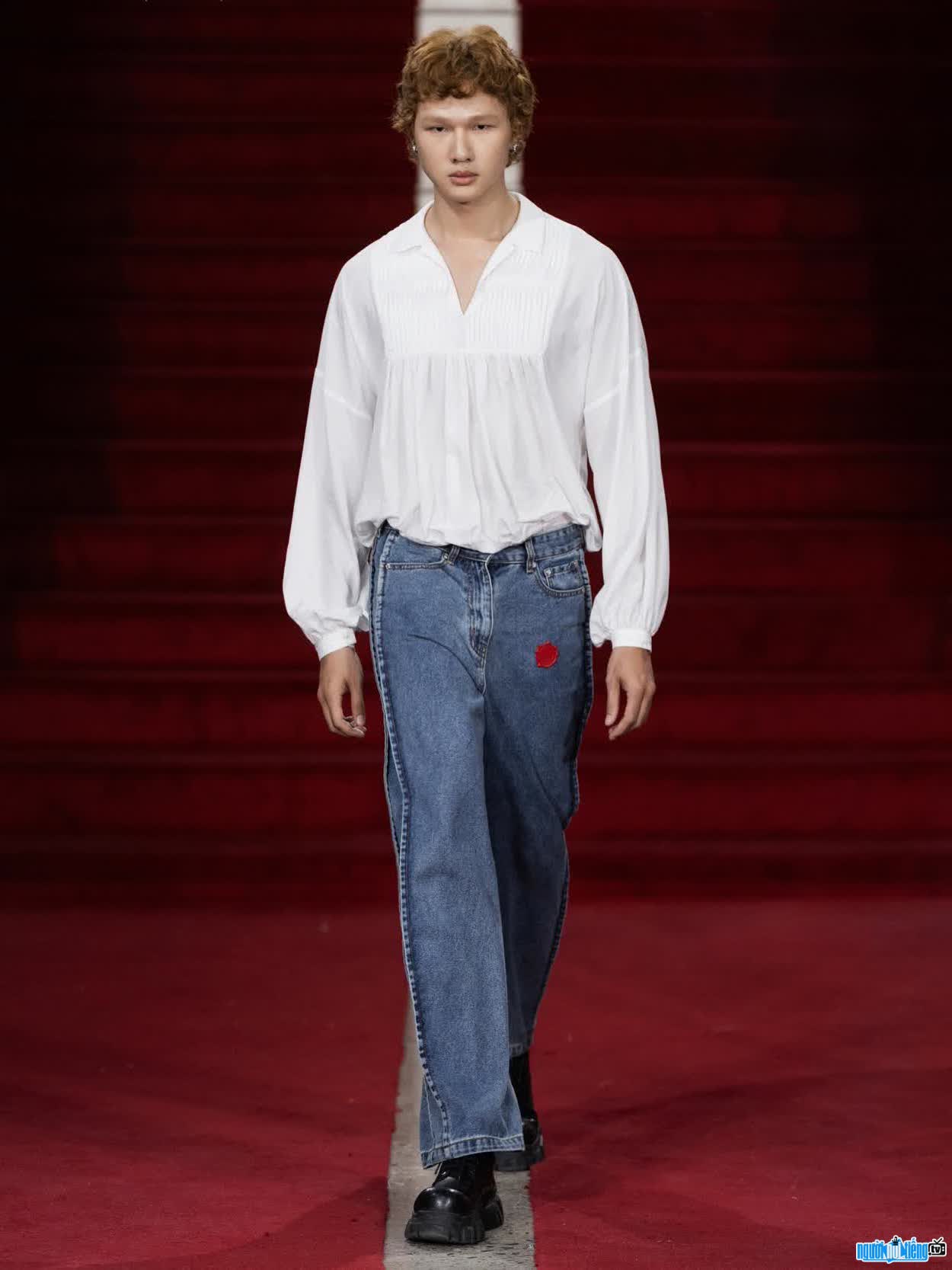 Hình ảnh Lừng Nguyễn trên sàn diễn