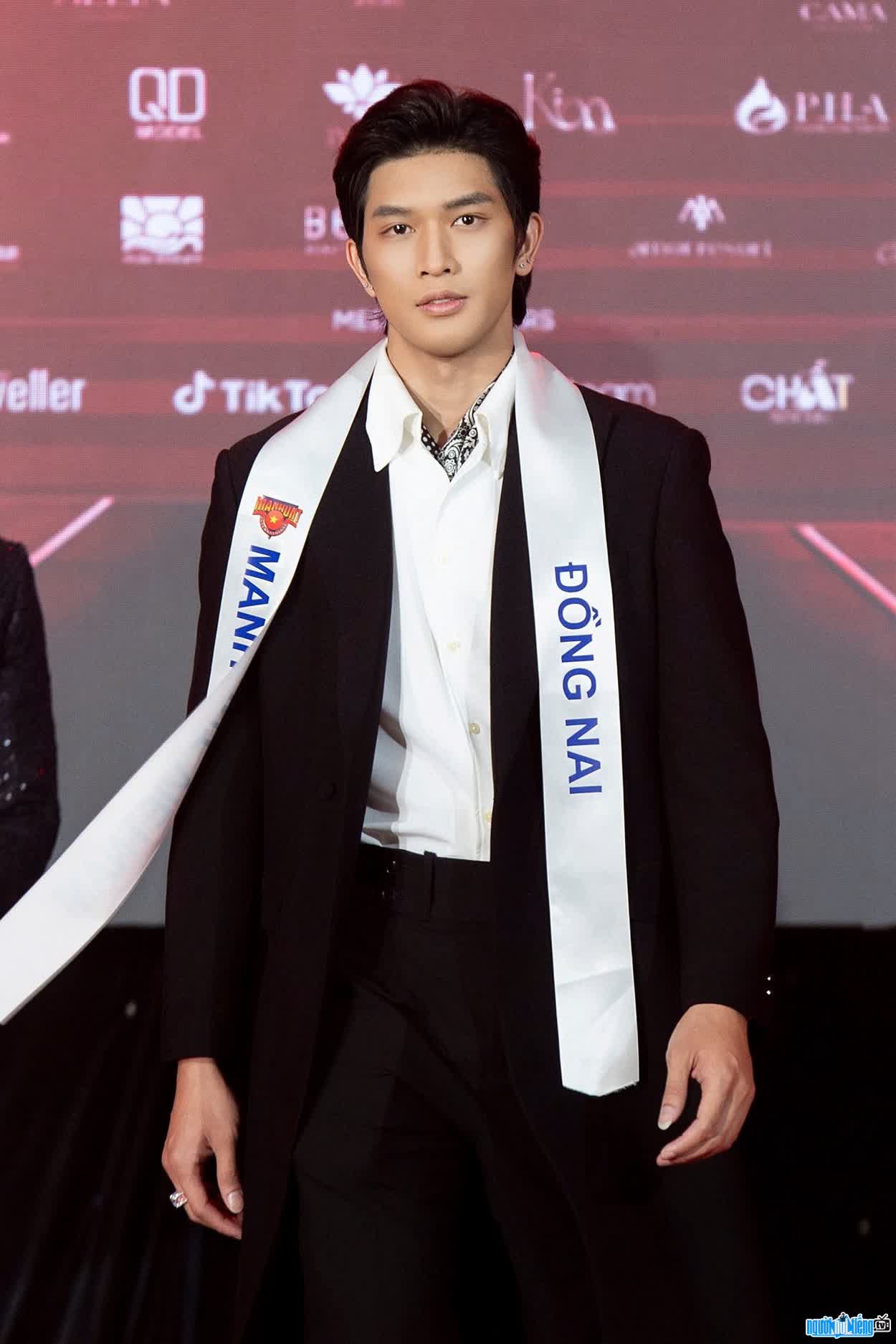 Image of handsome and talented Nguyen Van Hoang