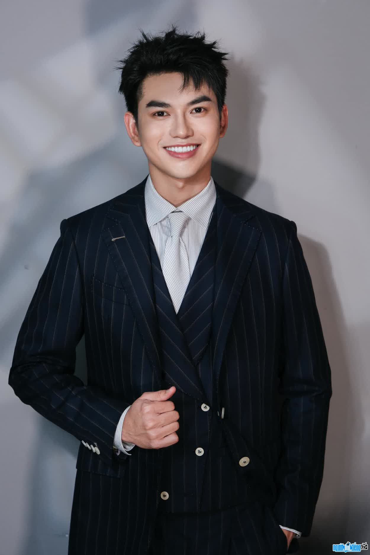 Hình ảnh nam vương Trần Khánh Dĩ điển trai tài năng