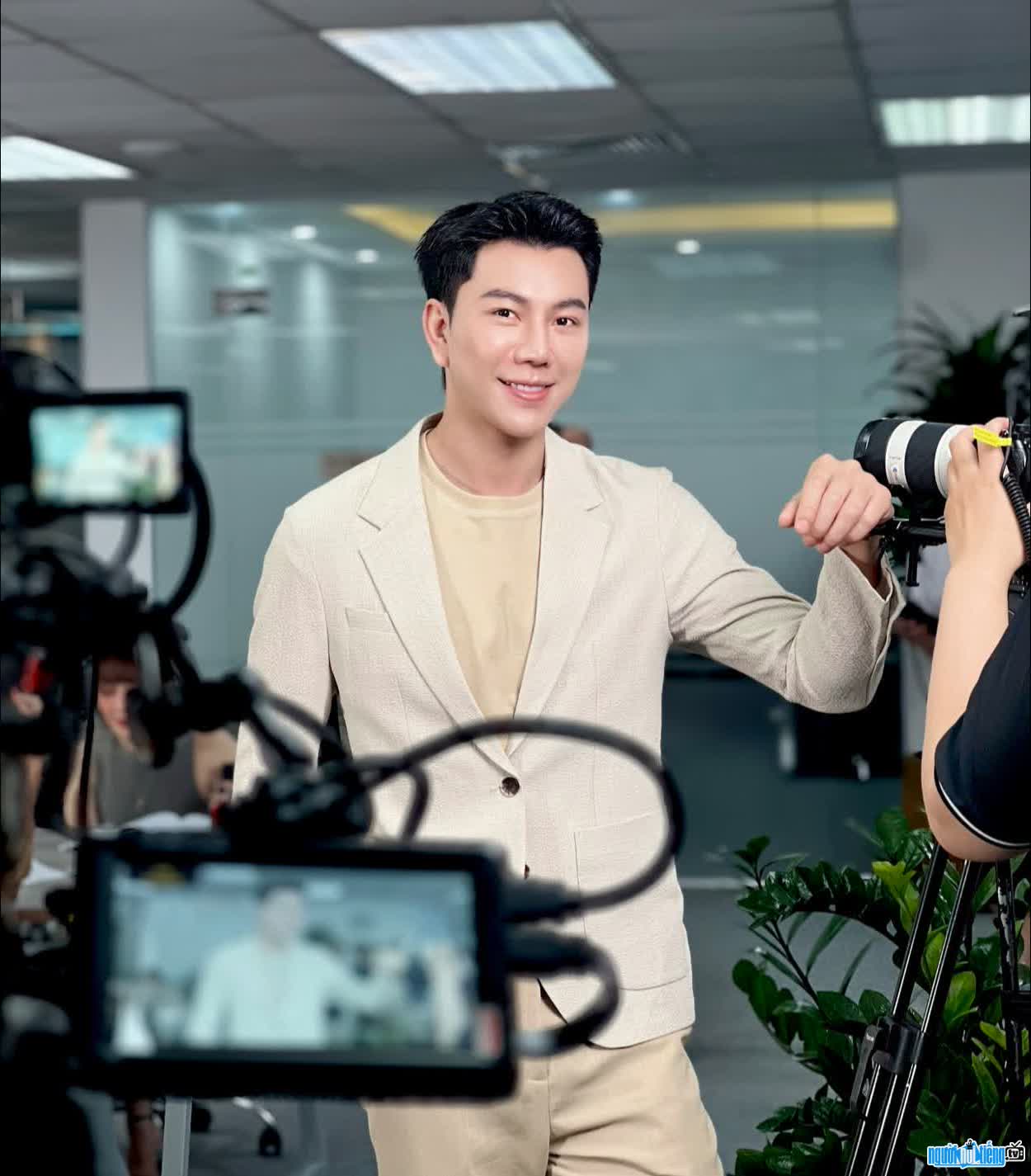 Hình ảnh điển trai tài năng Lê Tuấn Thành