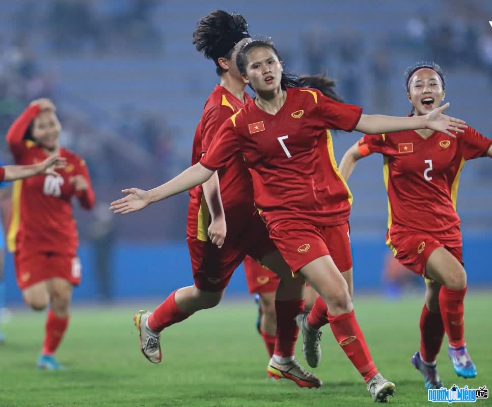 Hình ảnh Trần Nhật Lan luôn cố gắng hết mình trên sân cỏ