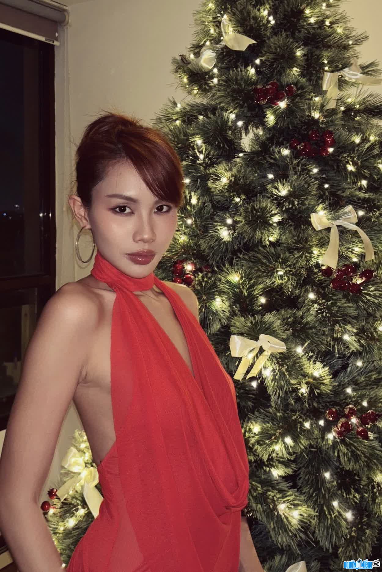 Latest images of Khloé Phuong Nguyen