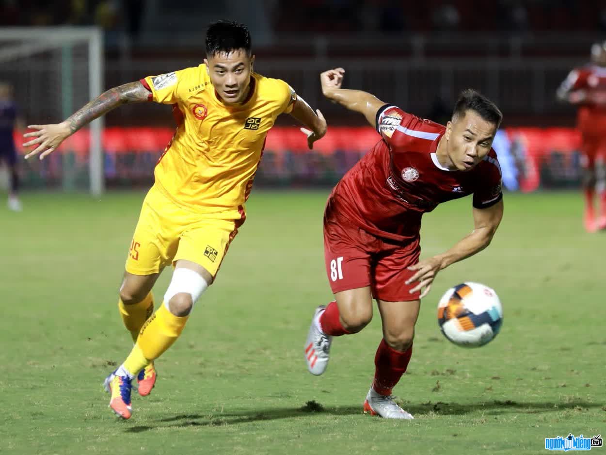 Image of Pham Van Nam on the field