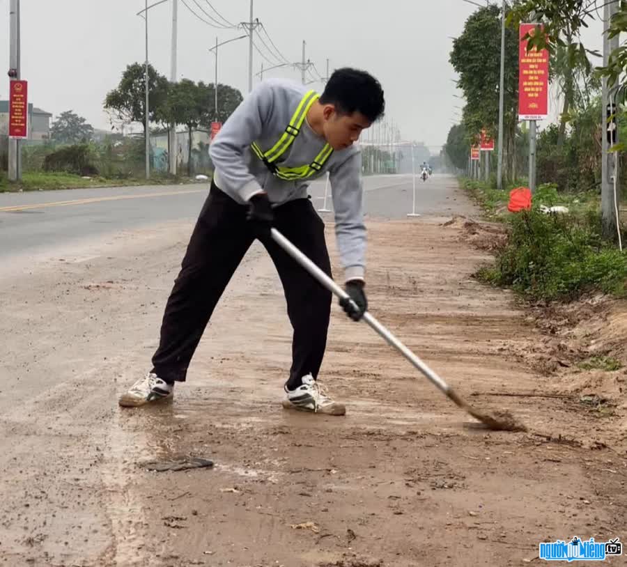 TikToker Anh Vá Đường (Vũ Trần Duy Nhất) nổi tiếng với những video vá đường