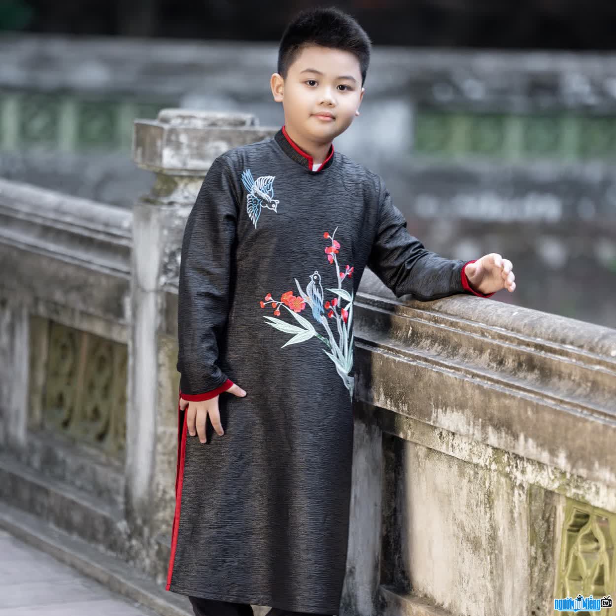 Hình ảnh Hoàng Long T-B điển trai tài năng