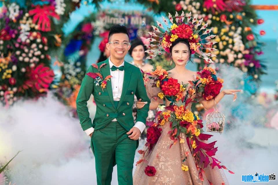 Hình ảnh CEO Phạm Trần Nhật Minh cùng vợ