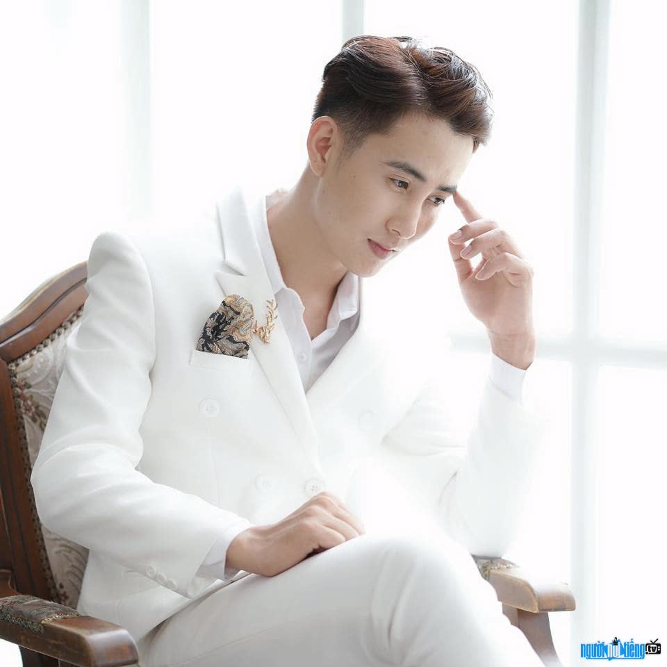 Hình ảnh ca sĩ Dương Kim Hiếu tài năng