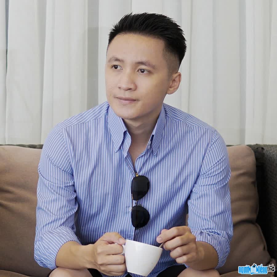 Chuyên gia Marketing Hồ Mạnh Thắng là tác giả sách Bí Mật Kiếm Tiền Từ Video Ngắn