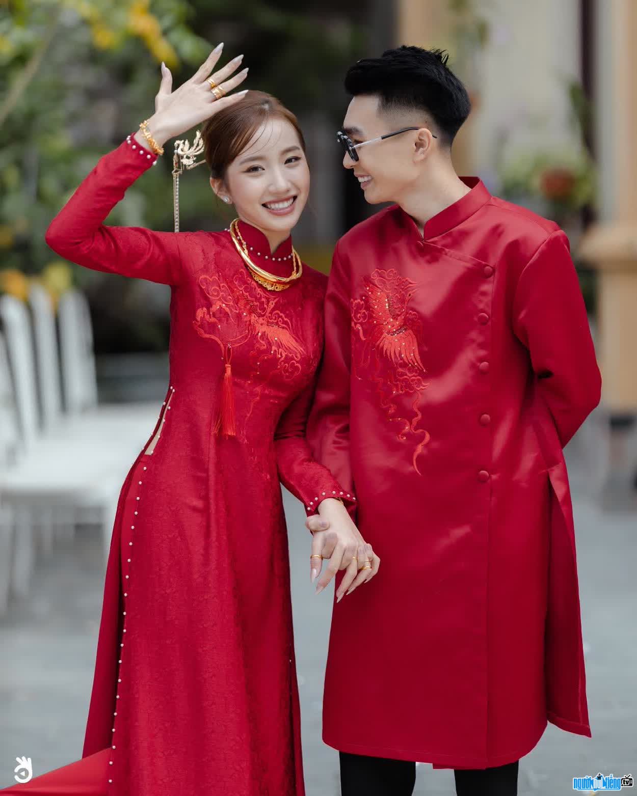 Image of Duy Nho with his wife