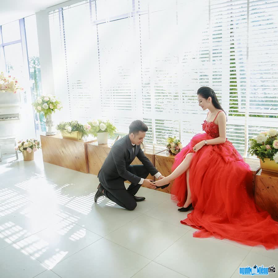 Nhiếp ảnh gia Hưng Phan chụp ảnh kỷ niệm ngày cưới
