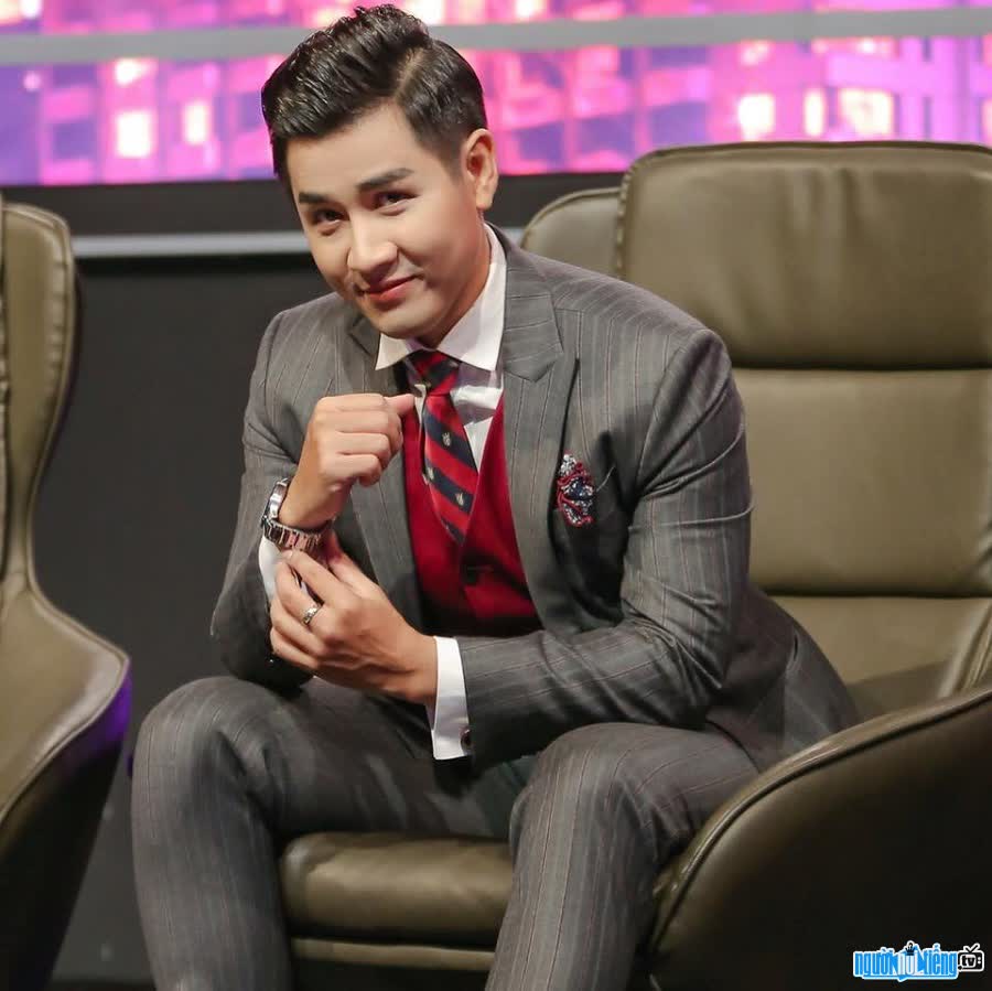 Talkshow The Khang Show khai thác nhiều câu chuyện cảm động của người nổi tiếng