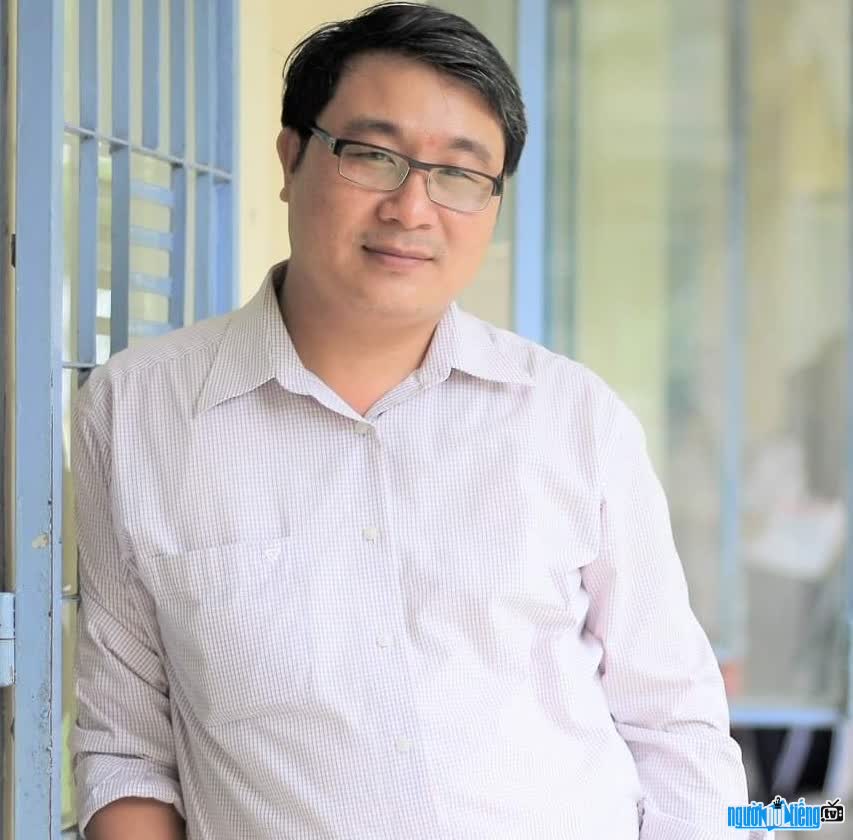 Giáo viên Phan Danh Hiếu tiên phong dạy Văn Online