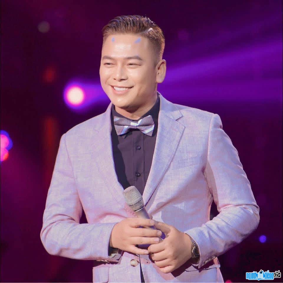 Image of multi-talented singer Bach Nguyen
