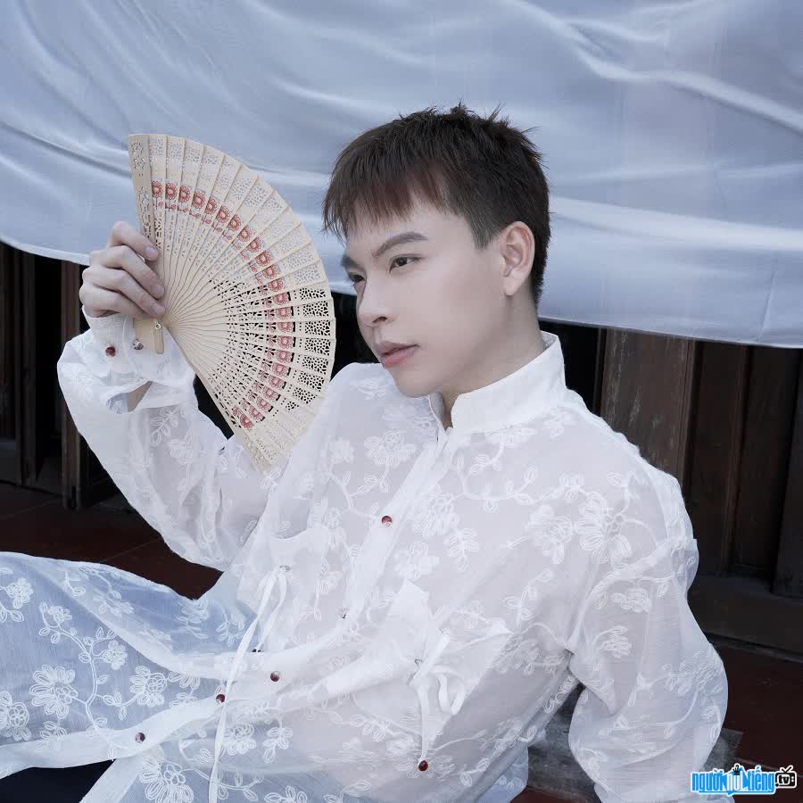 TikToker Chú Tín được yêu mến nhờ sự duyên dáng và hài hước