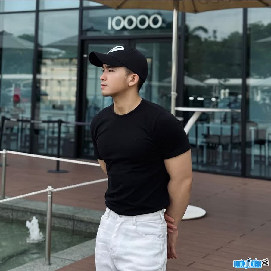 Giáo viên Minh Chí nổi tiếng trên mạng xã hội