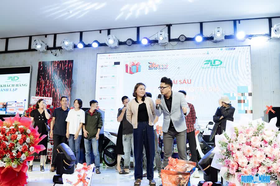 MC Đinh Thế Cường gây cười với những câu hỏi hại não