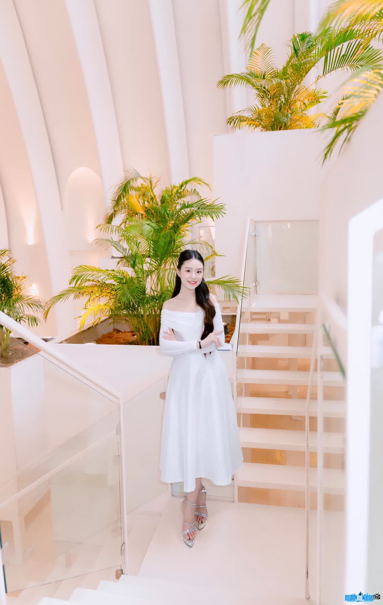 Beautiful image of MC Le Phuong Khanh Nhu