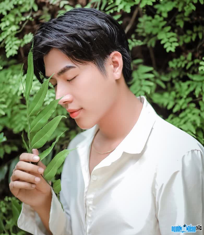 Góc nghiêng hoàn hảo của chuyên gia trang điểm Minh Hiếu Makeup