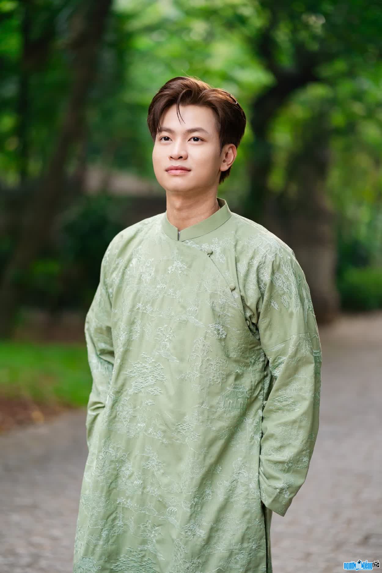 Hình ảnh Ninh Anh Bùi đa tài