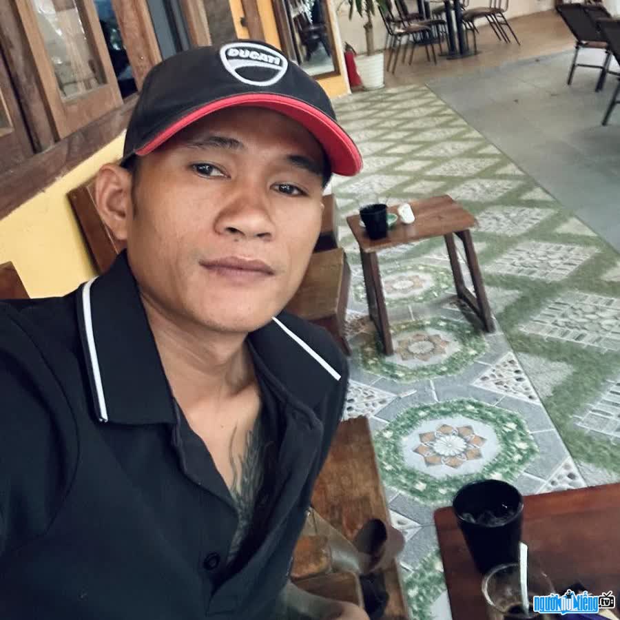 TikToker Thợ Sơn Vlog nổi tiếng với video ghi lại cuộc sống của người thợ sơn