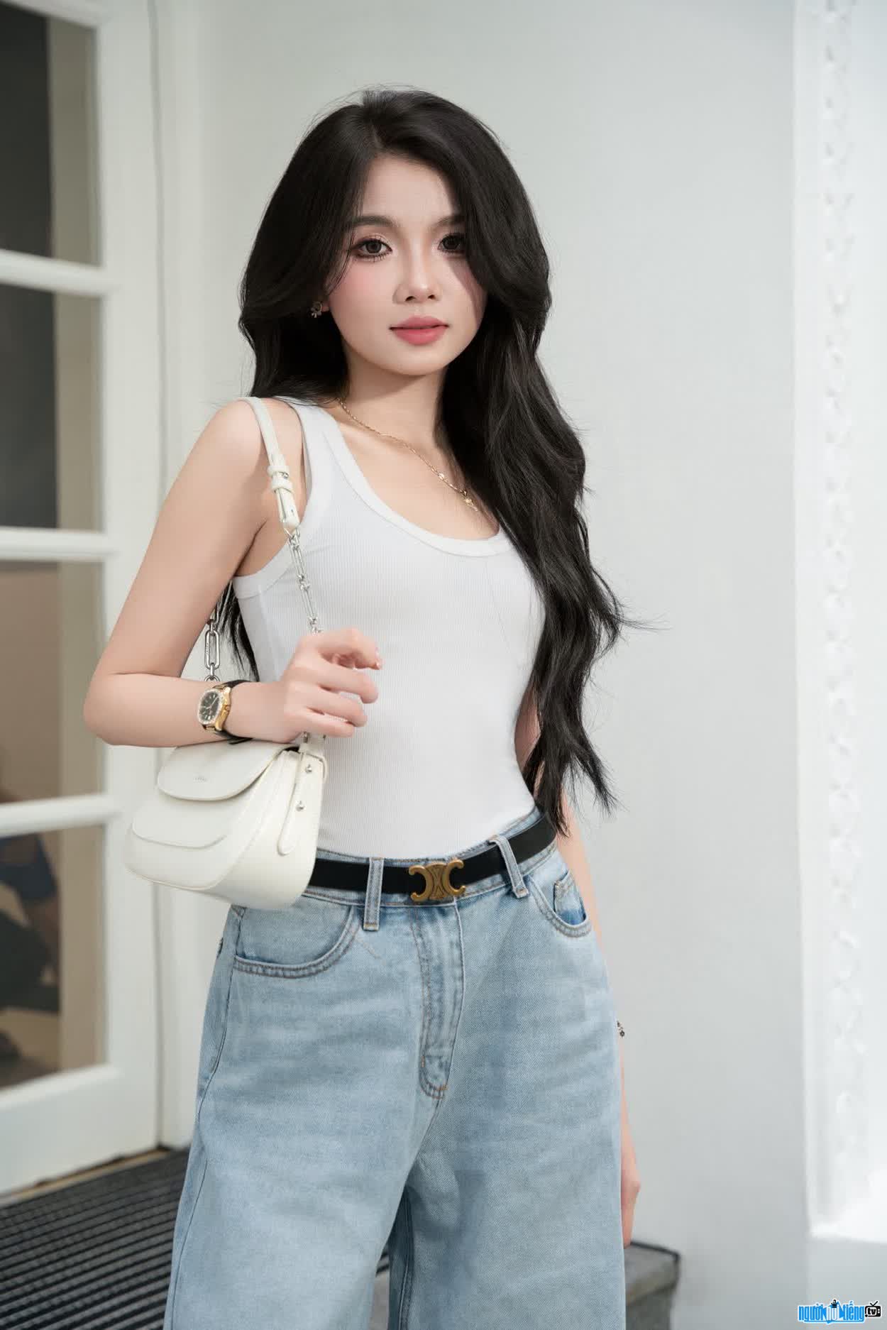 Hình ảnh Vũ Hồng Hạnh năng động cá tính