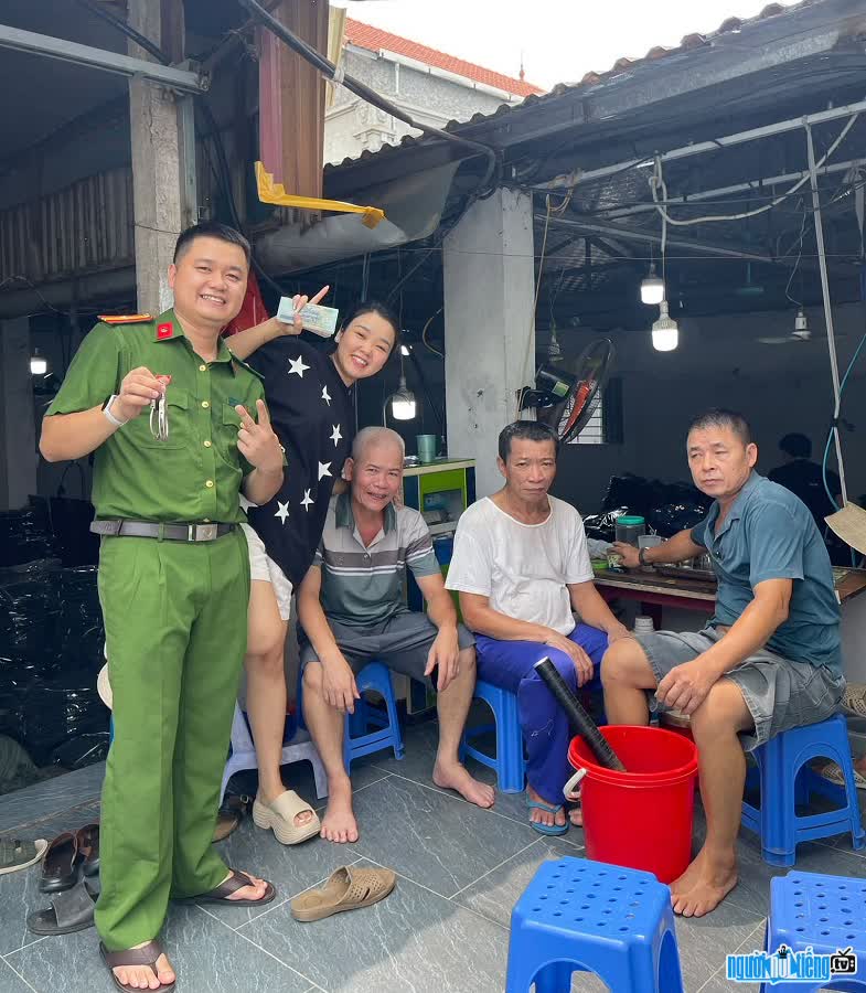 Công an Công Hiếu và các diễn viên trong clip của anh