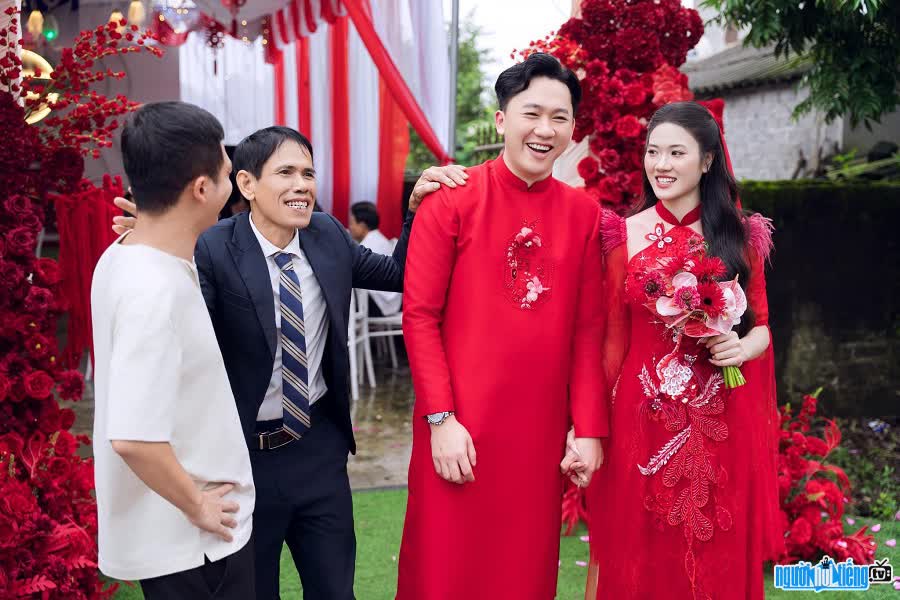 Niềm vui của bố Yên khi gả được con gái - TikToker Khánh Nhà Quê