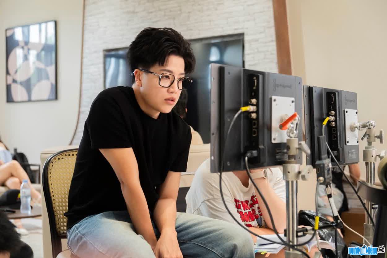 Hình ảnh YunBin luôn cố gắng hết mình với công việc
