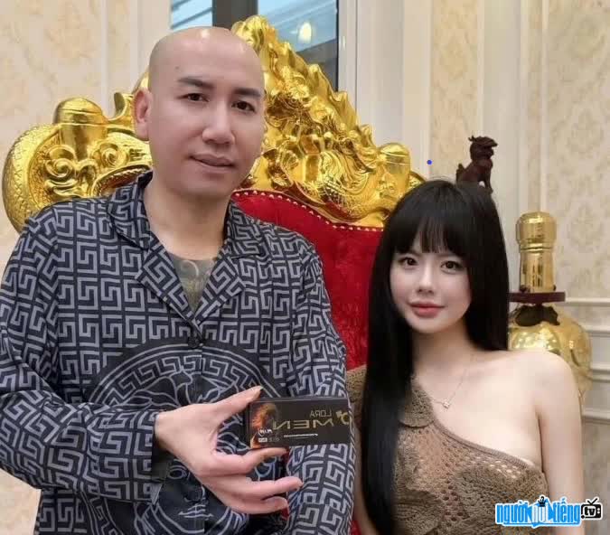 Hình ảnh tik toker Cô giáo Hương xuất hiện cùng Phú Lê