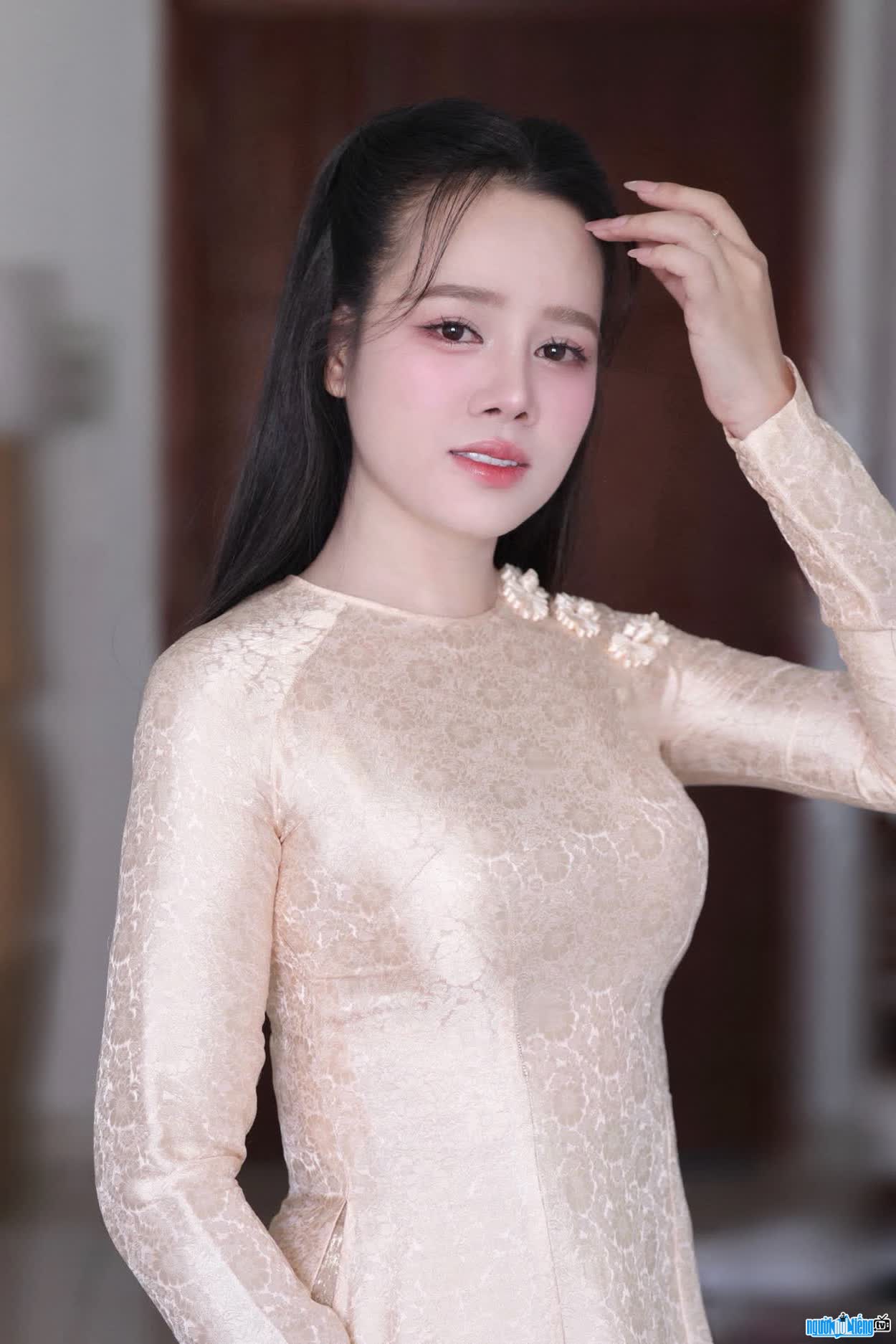 Hình ảnh xinh đẹp của ca sĩ Tịnh Y Thảo