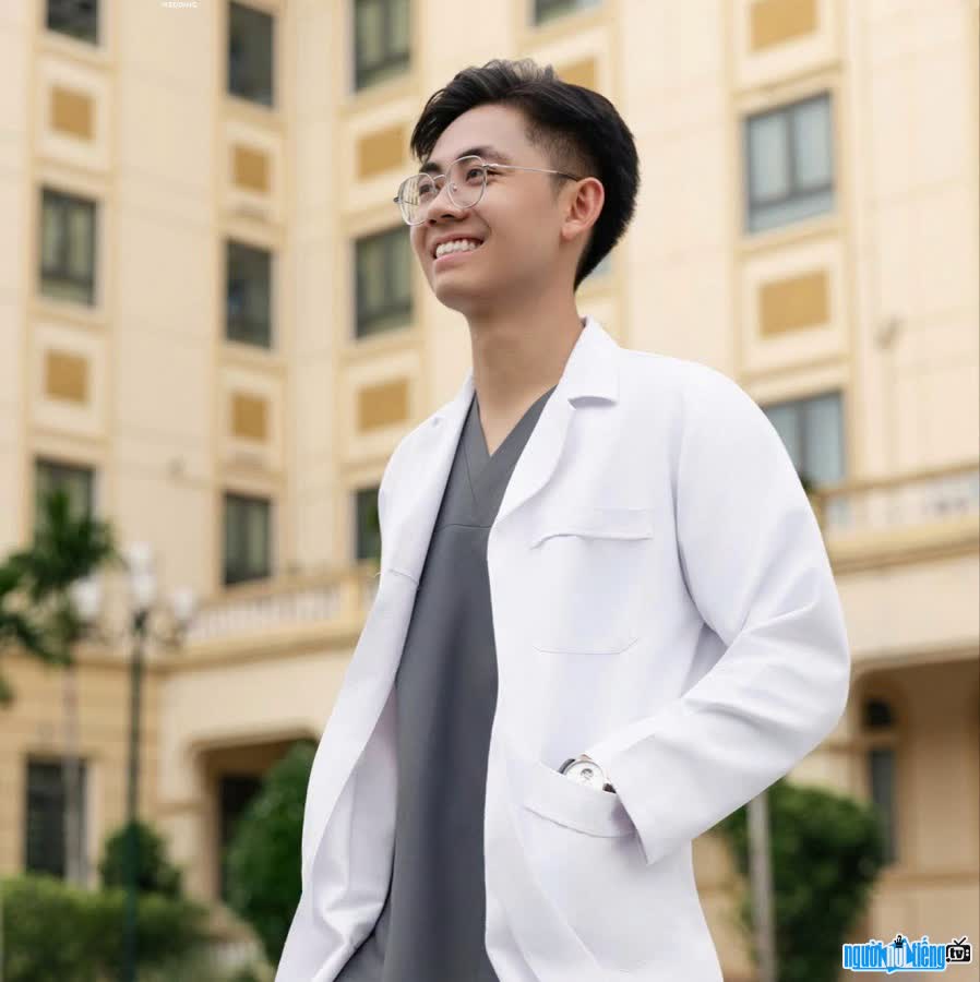 Nụ cười rạng rỡ của bác sĩ Đặng Quang Đại