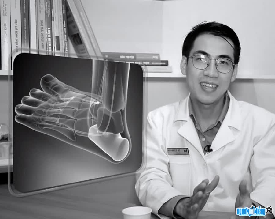 Bác sĩ Huy Cận (Trương Hoàng Huy) là chuyên gia Cơ xương khớp