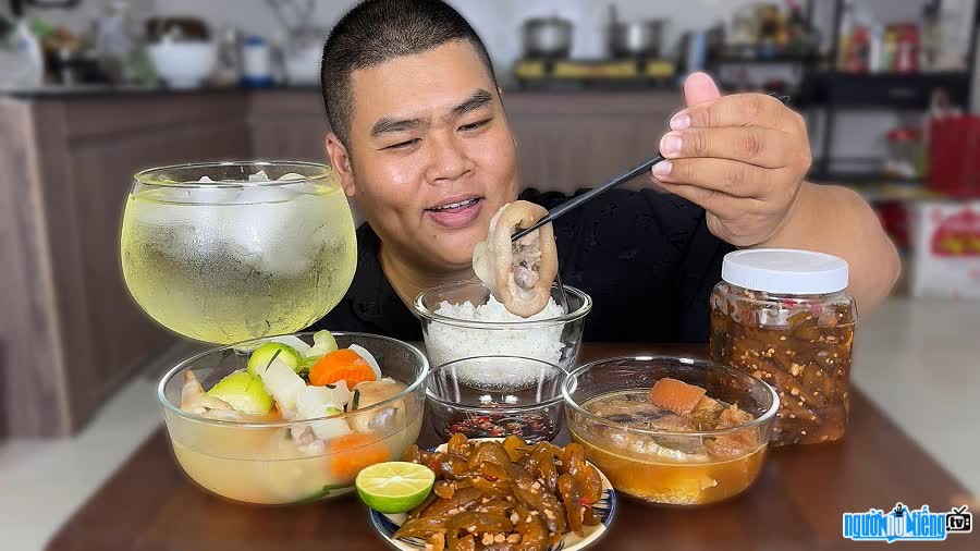 Youtuber Mập Food có niềm đam mê với ẩm thực