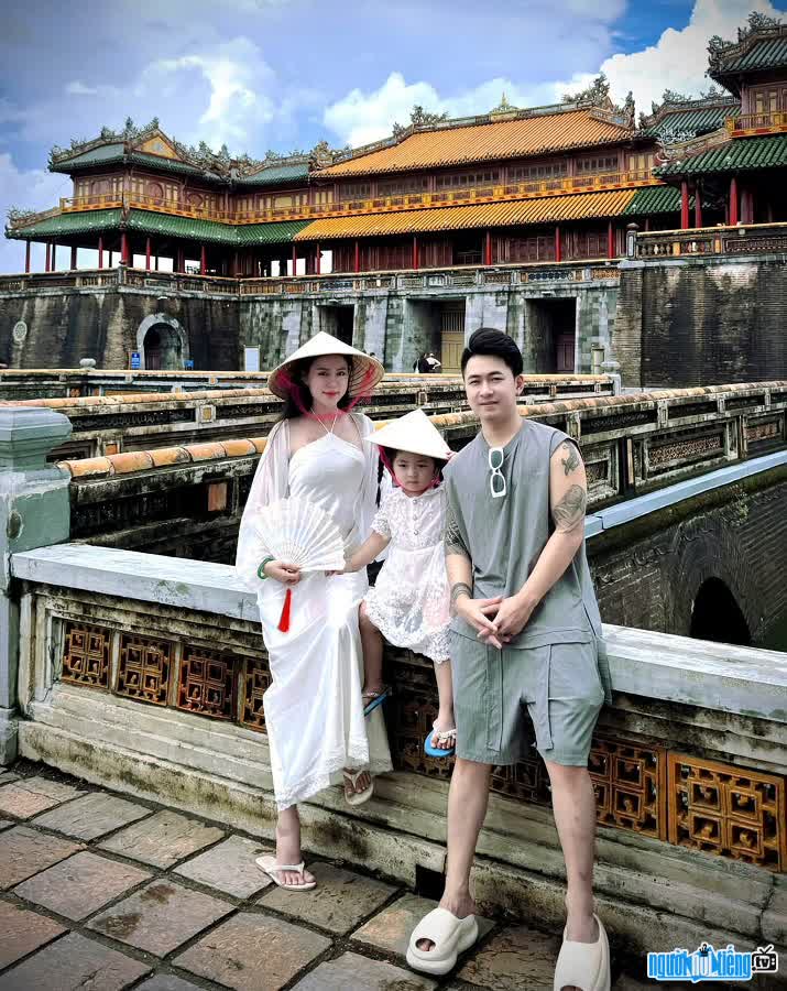 Happy family of hair stylist Gia Thinh