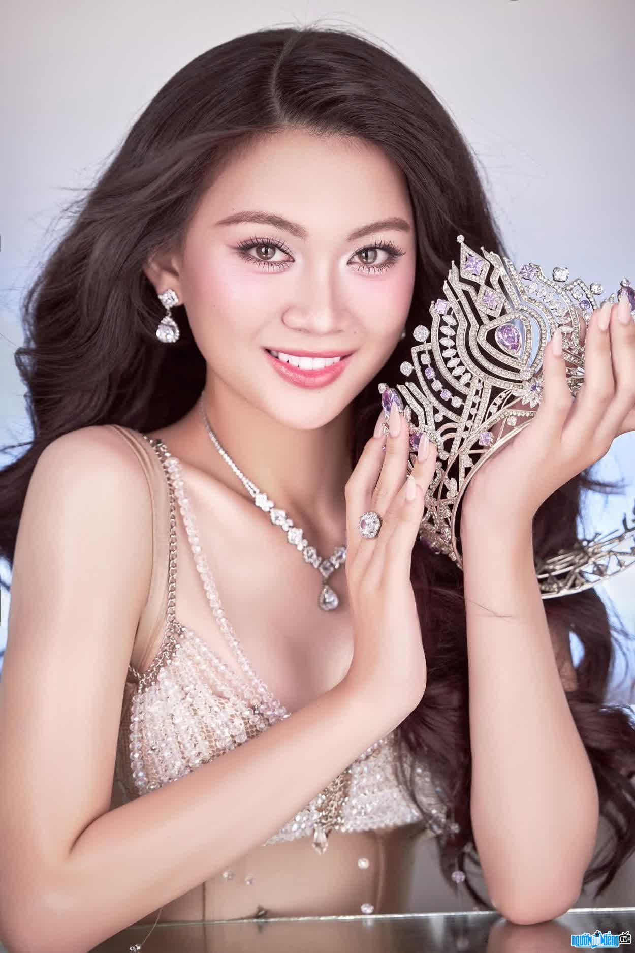 Hình ảnh xinh đẹp của Vi Ái Giang