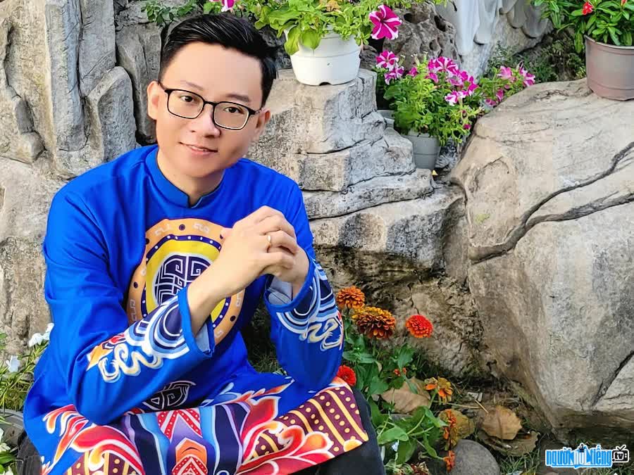 Youtuber Chuyện Ma Cậu Mười rạng rỡ đón xuân