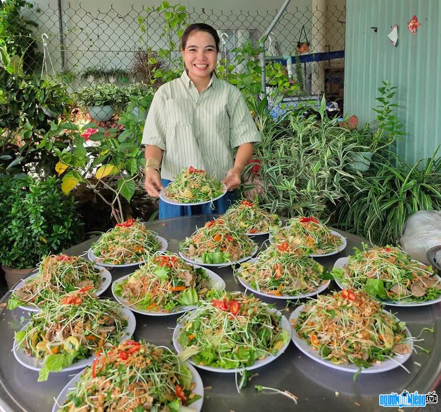Khan gia theo doi kenh cua TikToker Ut Nho hoc them duoc nhieu cong thuc nau an