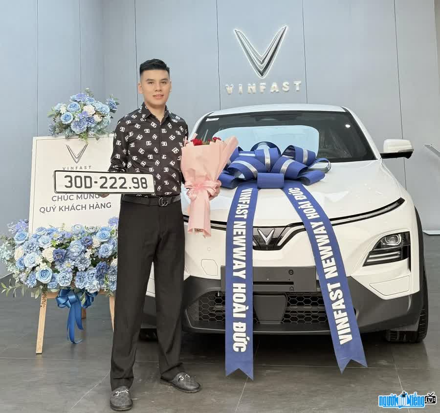 Giáo viên Đức Long mua ô tô mới