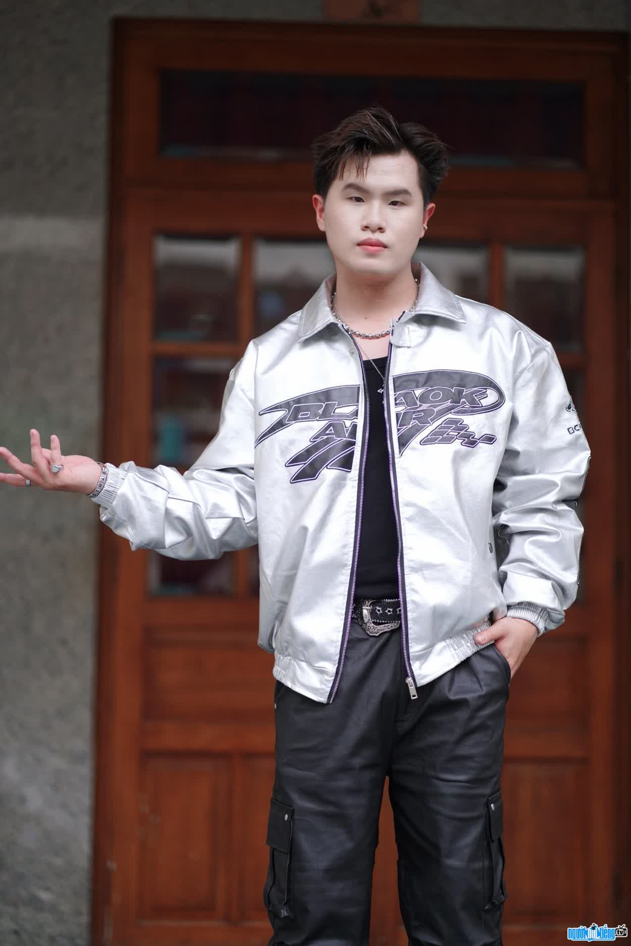 Hình ảnh mới nhất của ca sĩ STINGG