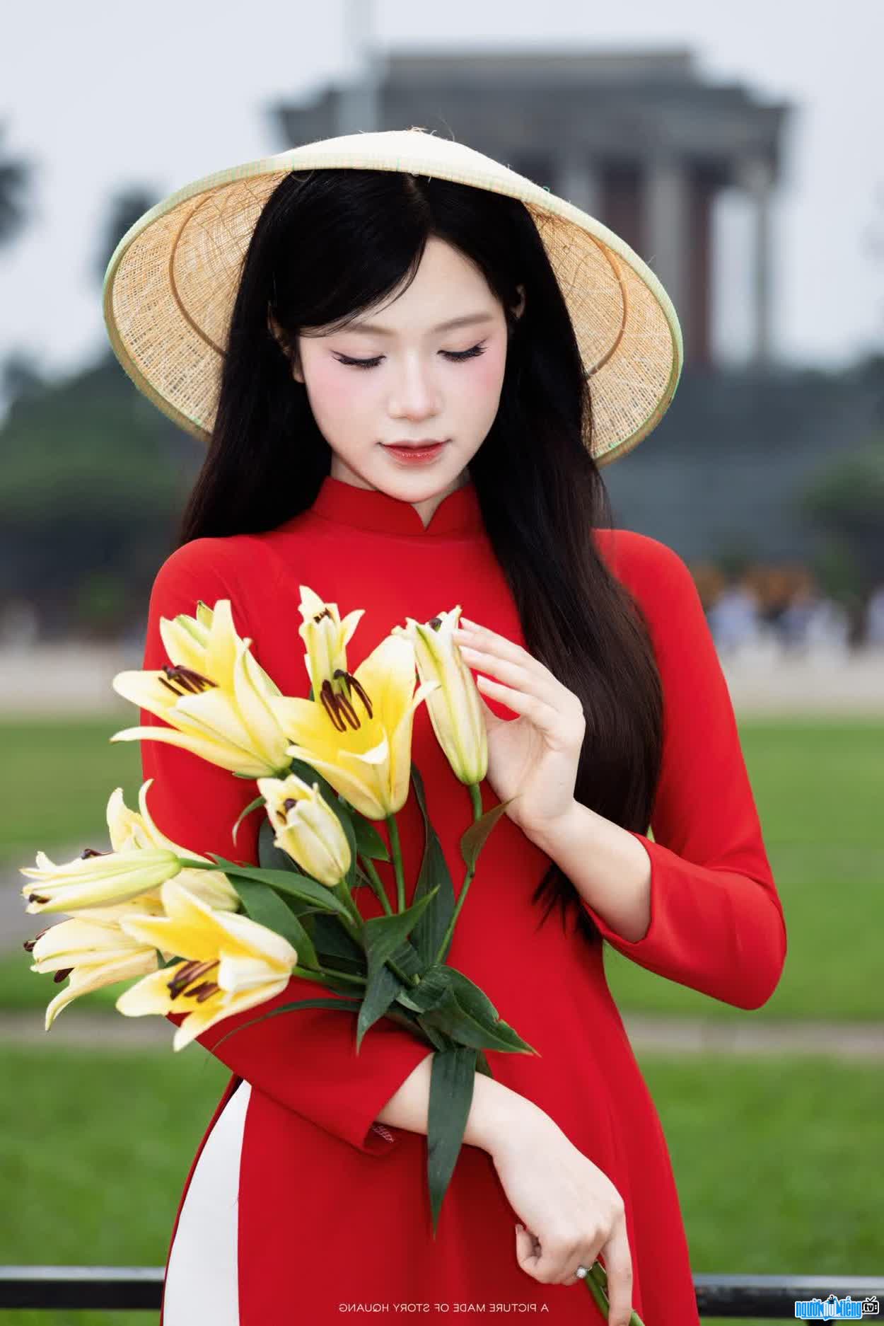 Hình ảnh Dương Phương Thảo duyên dáng trong tà áo dài Việt