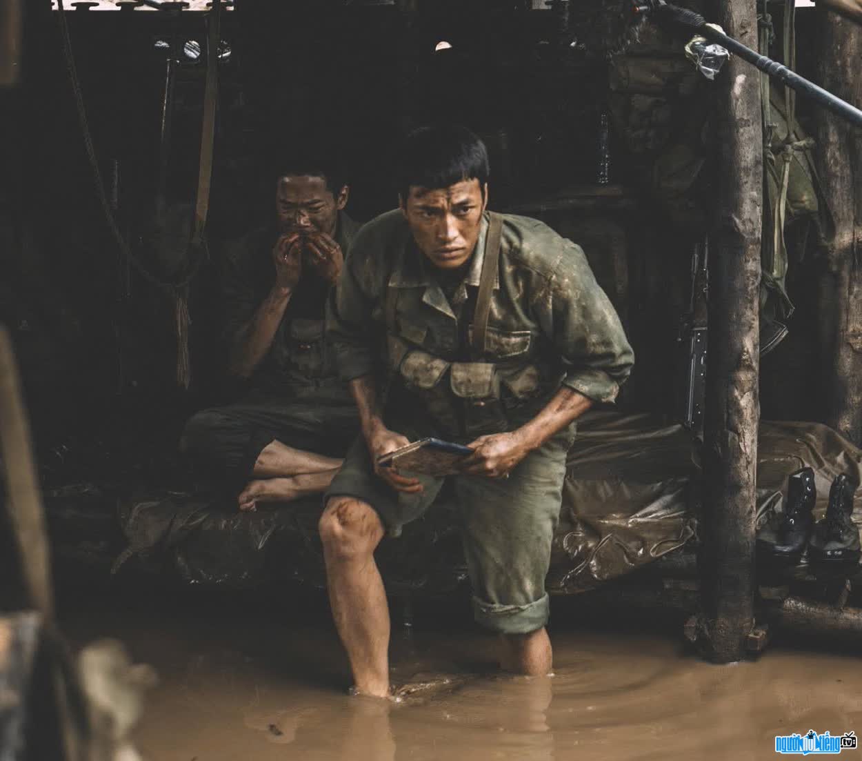 Hình ảnh Huy Tít trong phim Mưa Đỏ