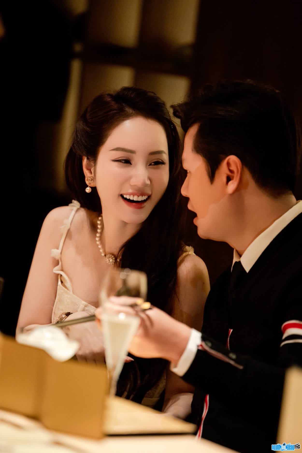 Hình ảnh Hạnh Xuka với cuộc sống viên mãn bên chồng