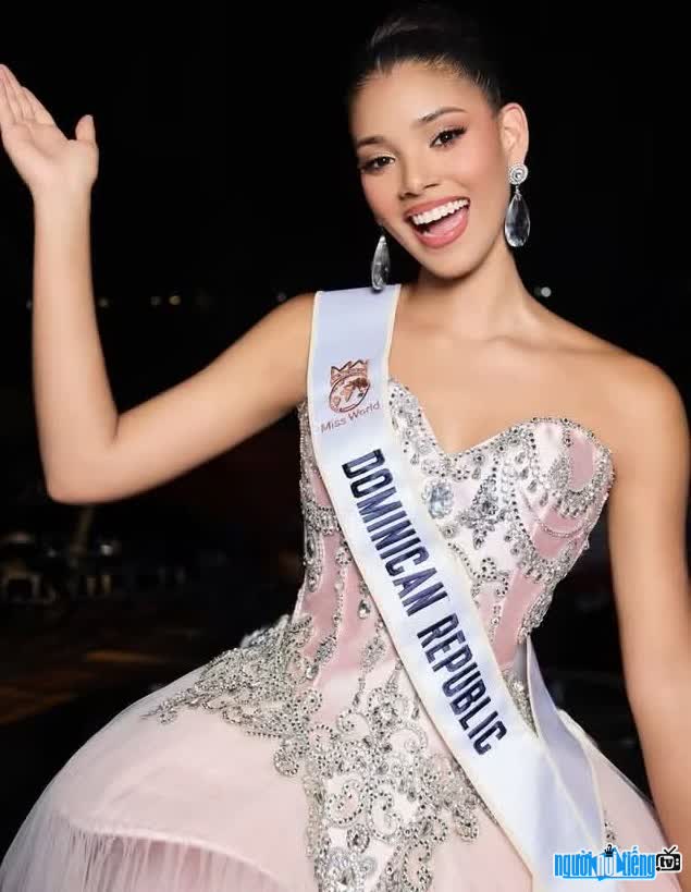 Nụ cười rạng rỡ của Hoa hậu Joheirry Mola Dominguez